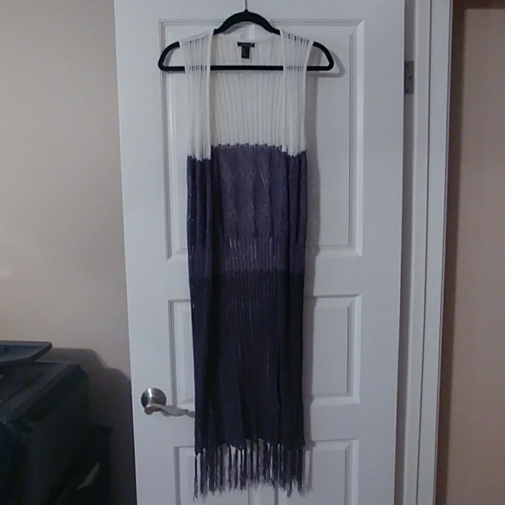 Knit sleeveless multicolored fringed shawl